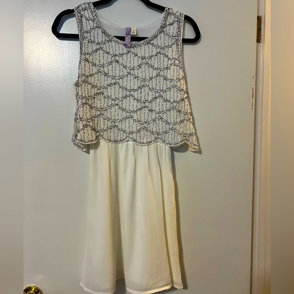 Alta dress. Soft with with gray stones Like new. Juniors size small